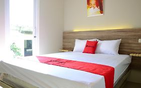 Reddoorz Near Mangga Dua Square Guest House